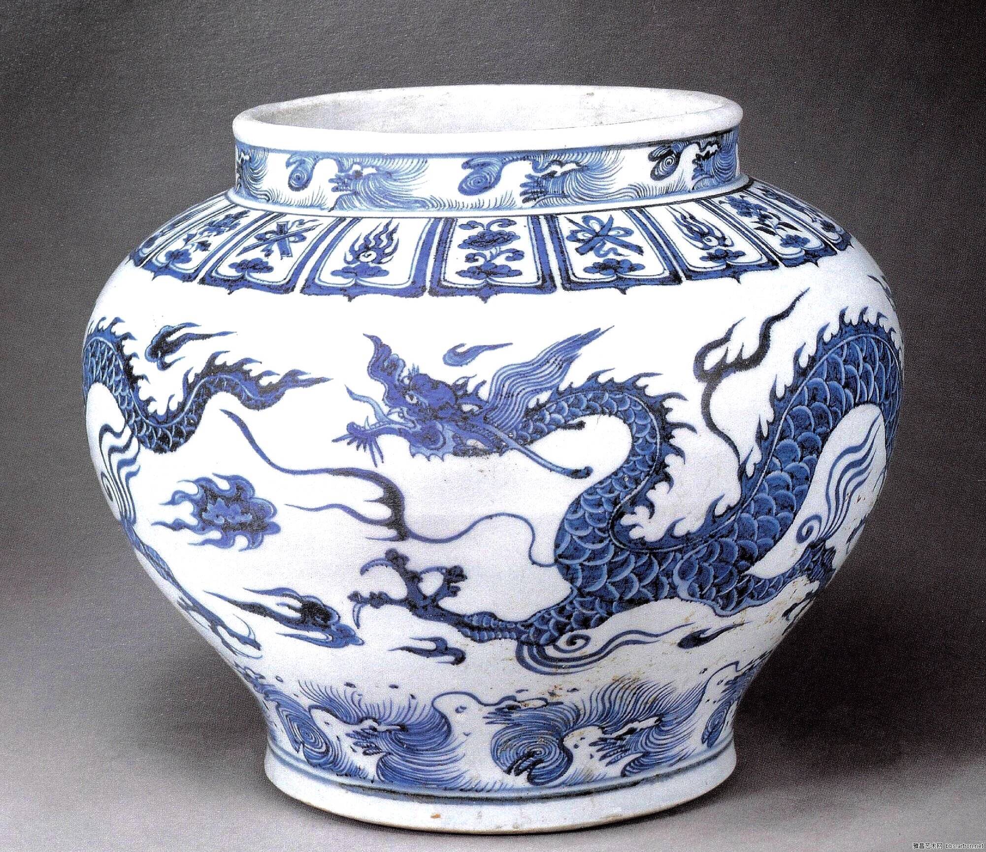 最高の品質の 陶芸 中国磁器 NW544612 磁器『官磁器碗一対』施釉陶 收藏品 置物 精美彫 陶芸 古代工芸品 清