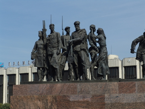 圣彼得堡列宁格勒保卫战胜利广场群雕和我的苏联情节
